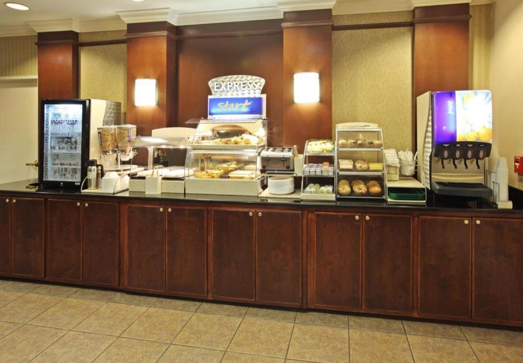 Holiday Inn Express Camden Hotel By Ihg Екстер'єр фото